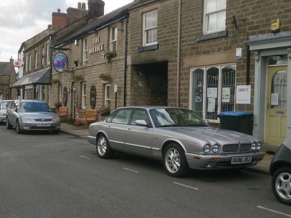 The Roebuck Hotel Chapel en le Frith Exterior photo